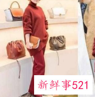 酒红色毛衣搭配黑色外套