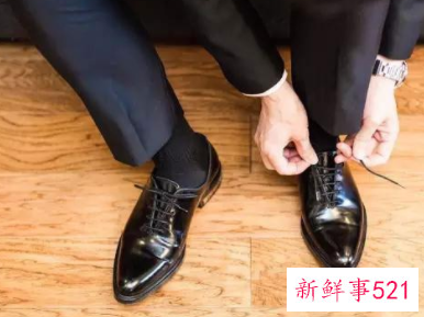 男士皮鞋穿什么袜子