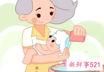 新生儿洗头发的正确方法