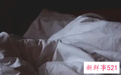 梦见床上有个小孩是什么意思