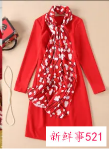 红色连衣裙配什么丝巾