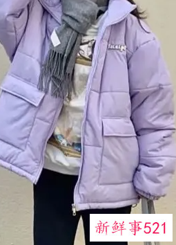 吊带牛仔裤搭配什么上衣