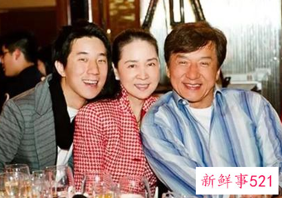 成龙退出林凤娇全资持股公司，否认与林凤娇婚变