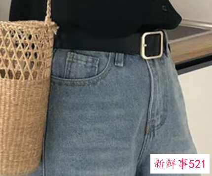 女式黑色衬衫怎么搭配