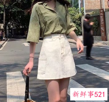 白色半身裙的穿搭