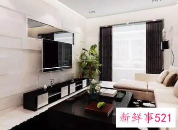 电视背景墙两边挂什么挂饰好