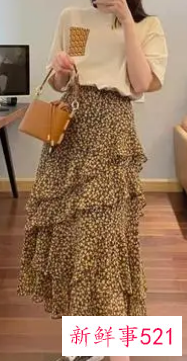 中长款半身裙上衣怎么搭配