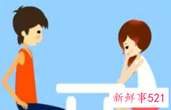 女朋友偷偷的和相亲对象聊天