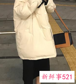 冬天长裙怎么搭配羽绒服