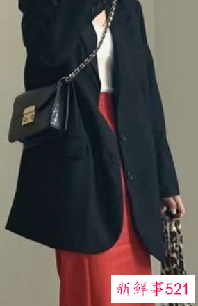 红色长裙配什么上衣