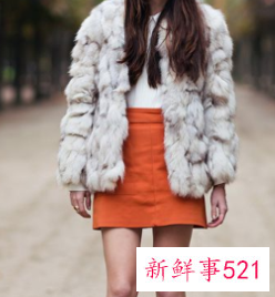 红色长裙配什么上衣