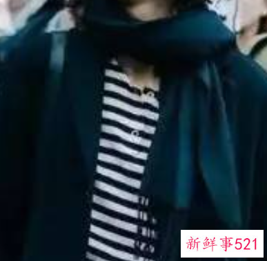 纯色围巾什么颜色百搭