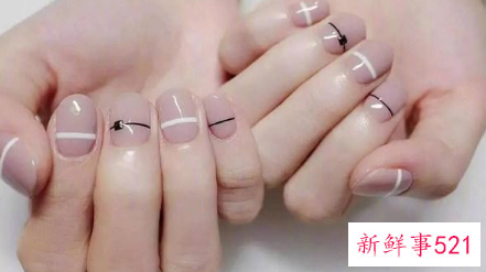 手指甲短做什么颜色好看