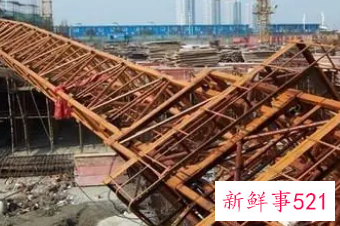 梦见建筑工地塔吊倒了