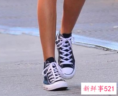 高帮帆布鞋怎么搭配裤子好看