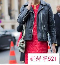 红色长裙配什么上衣