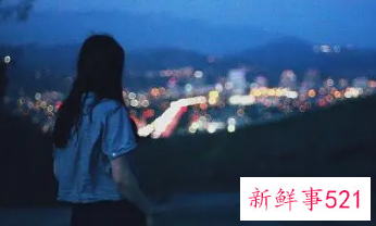 把一个单纯的女孩伤得很深