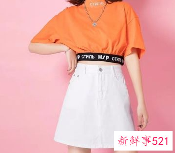 白色半身裙的穿搭