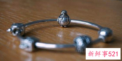 银手镯戴哪只手合适