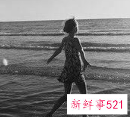 发现女朋友偷偷跟别人聊暧昧