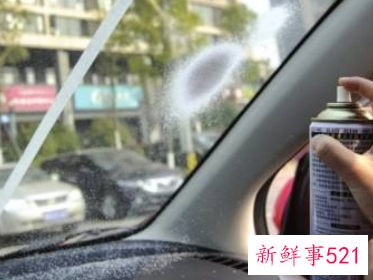 汽车玻璃上的水雾怎么去除