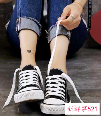 脚宽穿什么凉鞋好看女