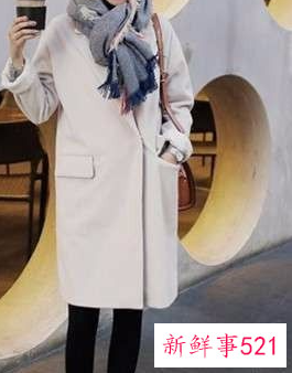 大衣怎么搭围巾