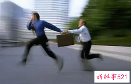 女人梦见被追到处躲藏