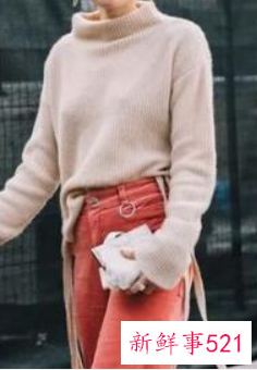 灯芯绒裤子配什么衣服