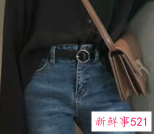 女式黑色衬衫怎么搭配