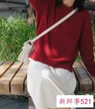 白色半身裙的穿搭