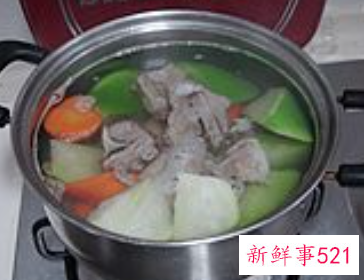 青红萝卜香螺汤