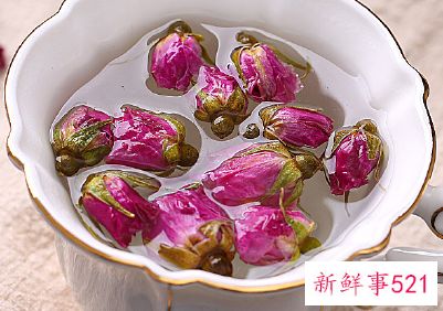 玫瑰花菊花枸杞三种花茶搭配有啥好处