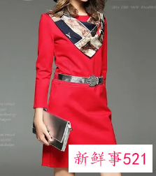 红色连衣裙配什么丝巾