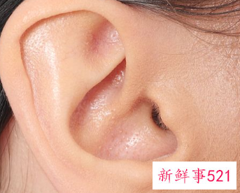 耳朵上长疙瘩是怎么回事