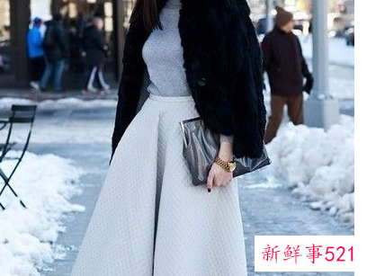 冬天长裙怎么搭配羽绒服