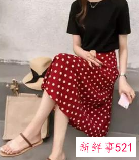 红色长裙配什么上衣