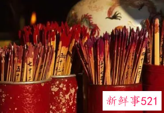 梦见在寺庙求签道士