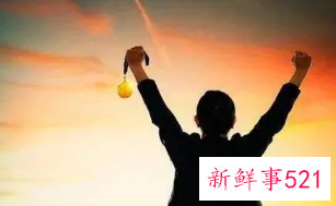 外表柔弱内心强大的成语