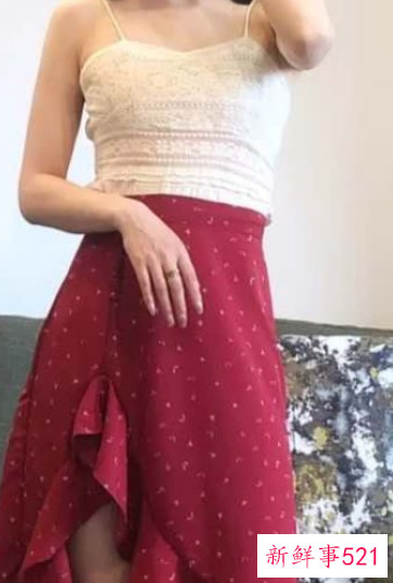 红色长裙配什么上衣