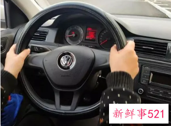 方向盘能感觉路面传来的振动