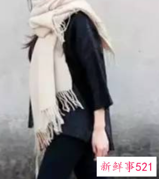 纯色围巾什么颜色百搭