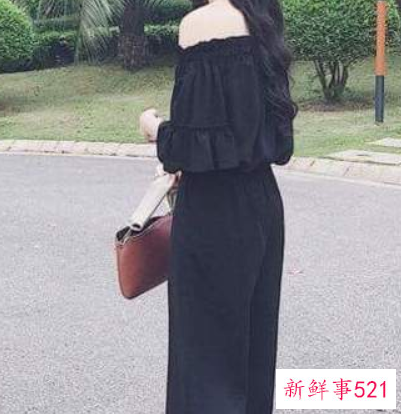 一字领衣服怎么搭配好看