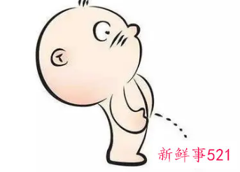 梦见抱一小男孩撒尿是什么意思