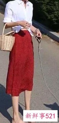 红色长裙配什么上衣