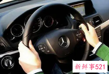 方向盘能感觉路面传来的振动