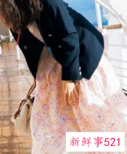 休闲套裙配什么外套