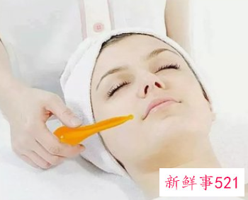 女性面部拨筋是最简单的美容DIY方法