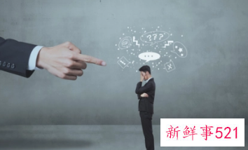 职场里吃着碗里的看着锅里的