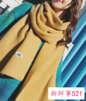 纯色围巾什么颜色百搭